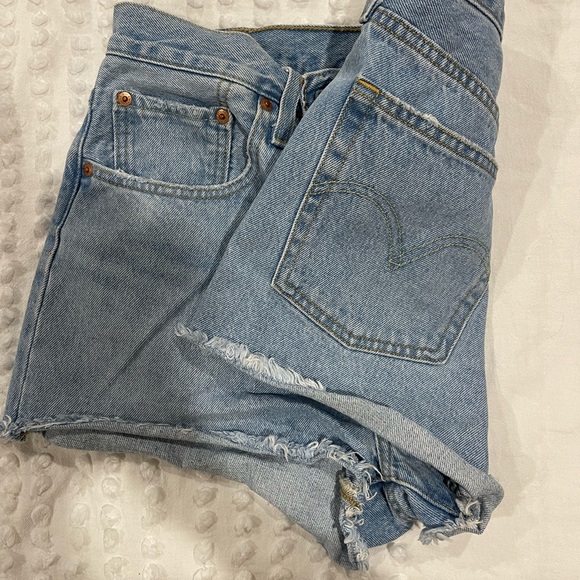 Levi’s high waisted jean shorts - Picture 2 of 2